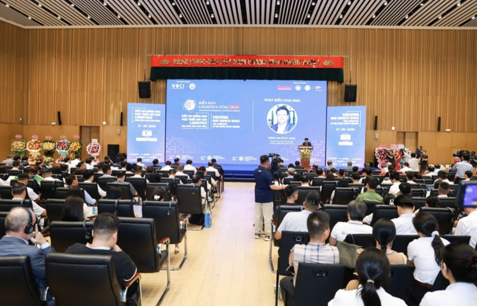 Vì Sao Container Qua Cảng Hải Phòng Vẫn Phụ Thuộc Nhiều Vào Đường Bộ? Vì Sao Container Qua Cảng Hải Phòng Vẫn Phụ Thuộc Nhiều Vào Đường Bộ?